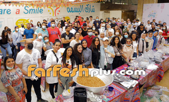 كندة علوش تشارك في إعداد وتوزيع وجبات إفطار صورة رقم 5