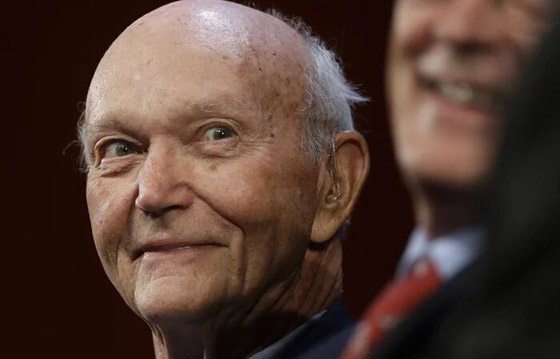 وفاة رائد الفضاء الأمريكي المنسي والأكثر عزلة الذي شارك بأول رحلة للقمر صورة رقم 14 وفاة رائد الفضاء الأمريكي المنسي والأكثر عزلة الذي شارك بأول رحلة للقمر صورة رقم 14