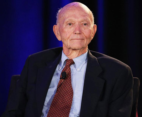 وفاة رائد الفضاء الأمريكي المنسي والأكثر عزلة الذي شارك بأول رحلة للقمر صورة رقم 15 وفاة رائد الفضاء الأمريكي المنسي والأكثر عزلة الذي شارك بأول رحلة للقمر صورة رقم 15