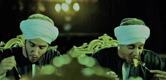 من اخطاء مسلسلات رمضان: صعايدة 5 نجوم! أكل المحشي بالشوكة والسكينة يعرض مالك وداش للسخرية صورة رقم 6