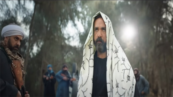 من اخطاء مسلسلات رمضان: صعايدة 5 نجوم! أكل المحشي بالشوكة والسكينة يعرض مالك وداش للسخرية صورة رقم 8