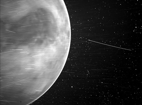 مسبار ناسا يسجل صوت (أغنية راديوية) غريبة من كوكب الزهرة! فيديو صورة رقم 3 مسبار ناسا يسجل صوت (أغنية راديوية) غريبة من كوكب الزهرة! فيديو صورة رقم 3