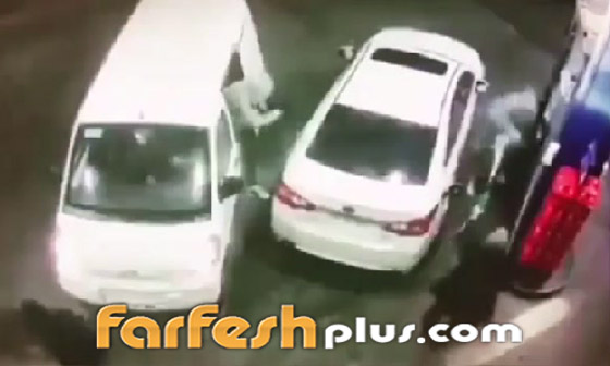 عجوز شجاع يواجه لصوصا بطريقة مثيرة.. جعلهم يلوذون بالفرار! فيديو صورة رقم 3