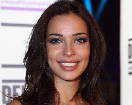فيديو وصور نادين نجيم قبل وبعد: الجمهور مصدوم! تغييرات واضحة تكشف كثرة عمليات التجميل صورة رقم 17