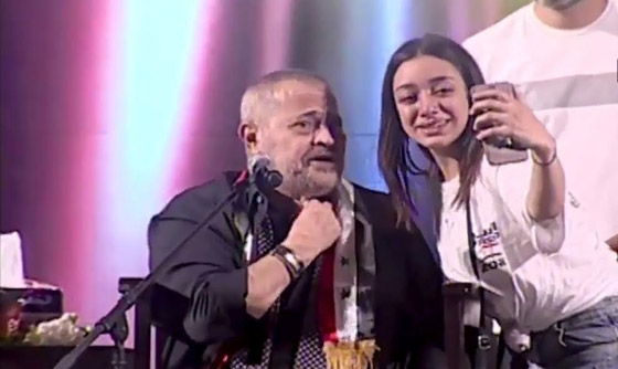 فوضى وازدحام وتدافع... جورج وسوف ينسحب من حفله باللاذقية وصفاء سلطان تنفي (فيديو) صورة رقم 4