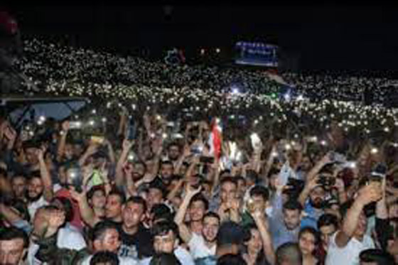 فوضى وازدحام وتدافع... جورج وسوف ينسحب من حفله باللاذقية وصفاء سلطان تنفي (فيديو) صورة رقم 5