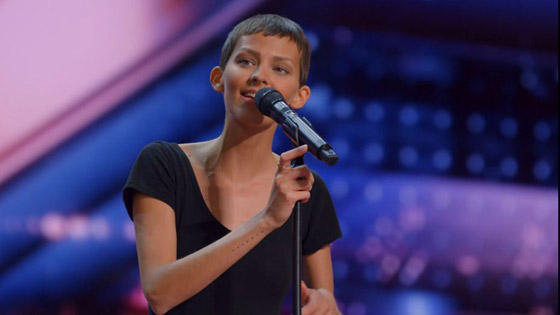 محاربة السرطان تنال الزرّ الذهبي في America's Got Talent... الحكام عجزوا عن الكلام صورة رقم 8
