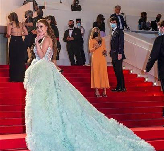 صور: نسرين طافش تخطف الأنظار بفستان راقي وأنيق في مهرجان كان السينمائي صورة رقم 3