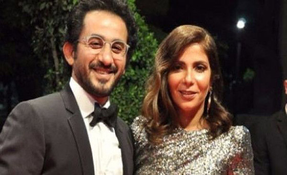 صور أحمد حلمي يلهو مع ابنه الصغير: 