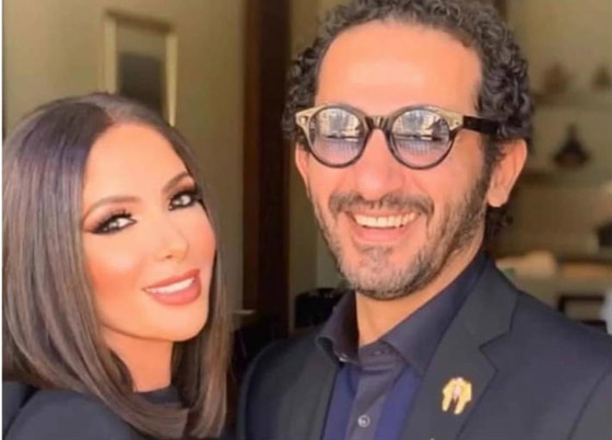 صور أحمد حلمي يلهو مع ابنه الصغير: 