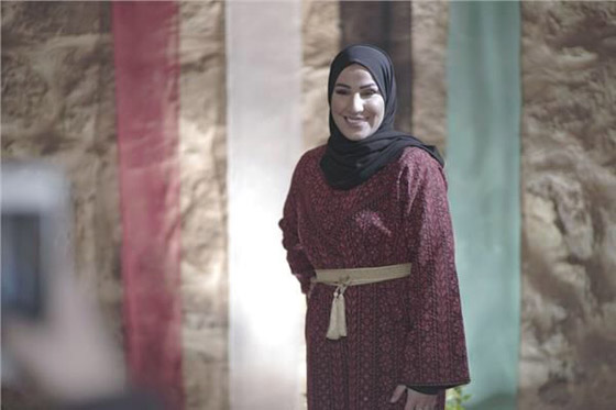 الاردنية نداء شرارة تغني لفلسطين إلنا ميعاد
