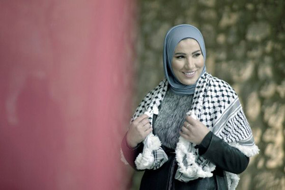 الاردنية نداء شرارة تغني لفلسطين إلنا ميعاد