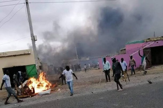 بوادر أزمة كبيرة في السودان.. محتجون يغلقون ميناء بوتسودان صورة رقم 5