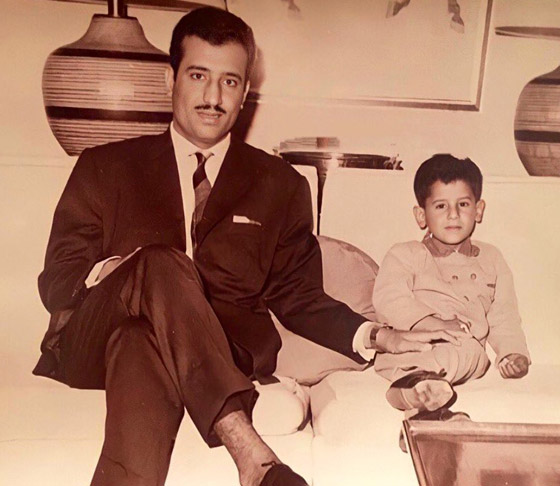 صورة قديمة نادرة.. من هذا الطفل الظاهر مع الملك سلمان؟ صورة رقم 2