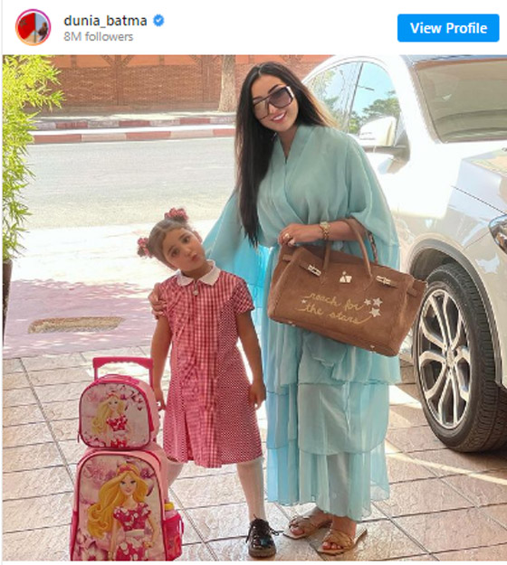 صور : ابنة دنيا بطمة تخطف الأنظار في أول يوم مدرسي لها ..شاهدوا كم كبرت صورة رقم 3