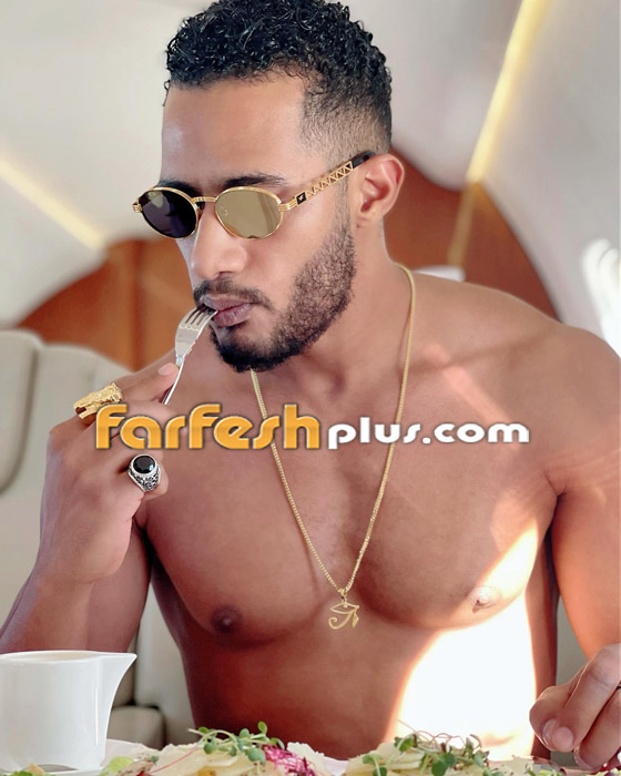 فيديو: محمد رمضان يرقص مع مضيفتي طيران داخل الطائرة.. ويعلق: المضيفة الفرفوشة صورة رقم 1