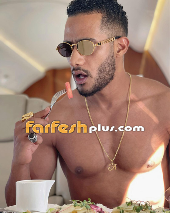 فيديو: محمد رمضان يرقص مع مضيفتي طيران داخل الطائرة.. ويعلق: المضيفة الفرفوشة صورة رقم 11
