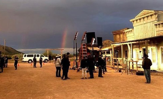 مقتل مصورة وإصابة مخرج خلال تصوير فيلم للنجم الأمريكي أليك بالدوين صورة رقم 17
