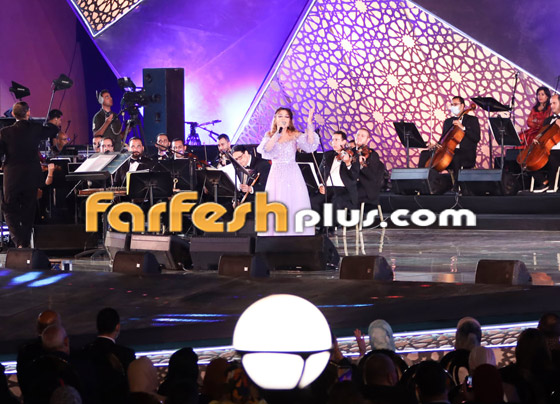 فيديو وصور: سميرة سعيد تتشاجر مع المايسترو على مسرح مهرجان الموسيقى وتنسحب من الحفل! صورة رقم 11