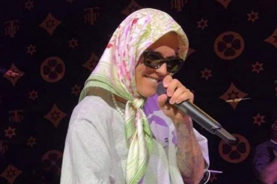 بالصور والفيديو.. جاستين بيبر يصدم الجمهور بعد ظهوره بالحجاب صورة رقم 6