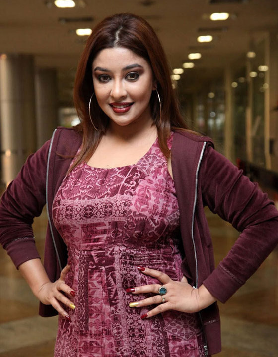 فنانة هندية تتعهد بالتبرع بشعرها للأطفال مرضى السرطان بمناسبة يوم ميلادها صورة رقم 7