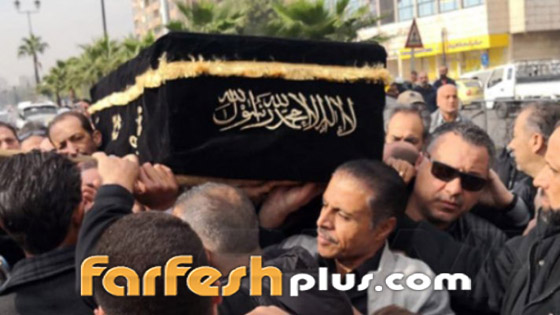 النجوم ينهارون بالبكاء خلال تشييع جثمان زهير رمضان وشقيقه يكشف لحظاته الأخيرة صورة رقم 3