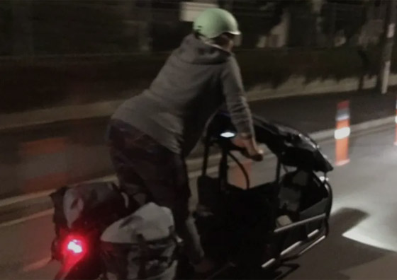 نيوزيلندية فاجأتها آلام المخاض فذهبت بدراجتها للمستشفى وولدت! صور صورة رقم 1