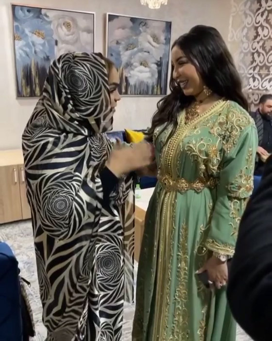 فنانة مغربية تثير الجدل بعد وصفها دنيا بطمة بـ “أميرة الطرب”.. فيديو صورة رقم 1