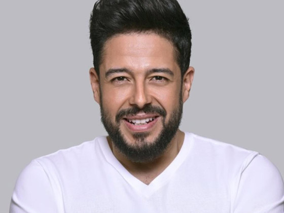 فيديو وصور محمد حماقي وموقف محرج: معجب يرمي هاتف على رأسه! صورة رقم 4