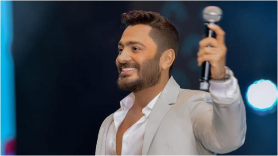 فيديو  تاليا تامر حسني تفاجئ والدها بالصعود على المسرح وترقص معه لاول مره صورة رقم 5