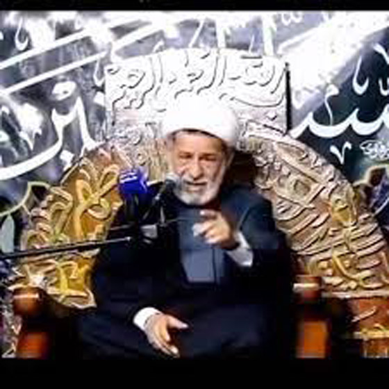 فيديو صادم: شيخ عراقي يشتم محمد رمضان ويصفه بـ