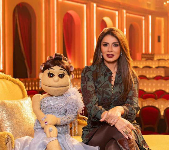 فيديو: نجلاء بدر تقلد الراقصات فيفي عبده ودينا مع أبلة فاهيتا صورة رقم 8
