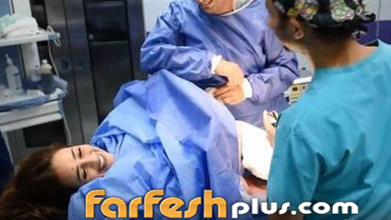 رنا سماحة تفاجئ الجمهور وتنشر فيديو ولادتها! وتغني في غرفة العمليات صورة رقم 7