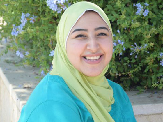 فيديو وصور أول مصرية مسلمة محجبة ترنم أغاني الكريسماس بكاتدرائية في نيويورك صورة رقم 13