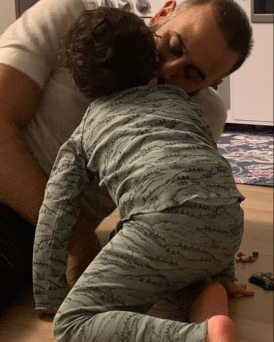 قصي خولي يحتفل مع ابنه بعيد الميلاد: “المال والبنون زينة الحياة الدنيا” صورة رقم 4