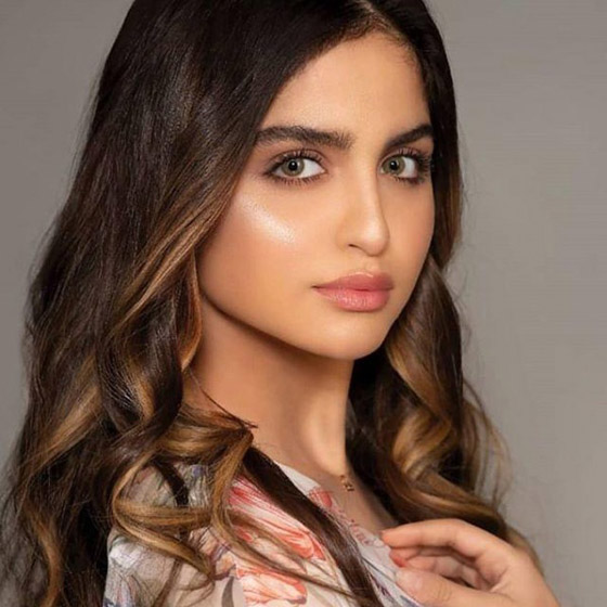 بالصور - حلا الترك محط اهتمام الجمهور بإطلالتين مختلفتين... أيهما الأجمل؟ صورة رقم 4