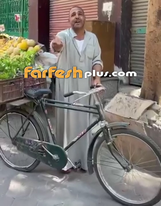 تركي آل الشيخ يتبنى موهبة بائع زهور بسيط أعجبه صوته وهو يغني في الشارع صورة رقم 2