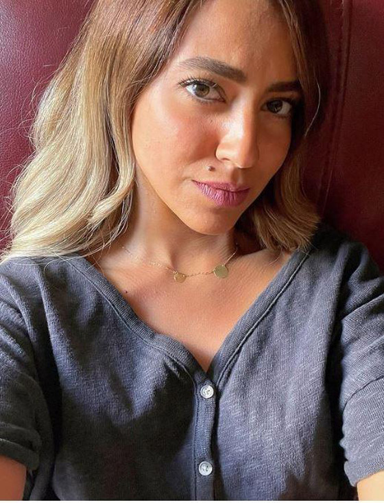 10 صور حديثه لنجوم الفن: درة  انيقه، الفيشاوي في الجيم ودنيا بطمة بفستان ملون صورة رقم 5