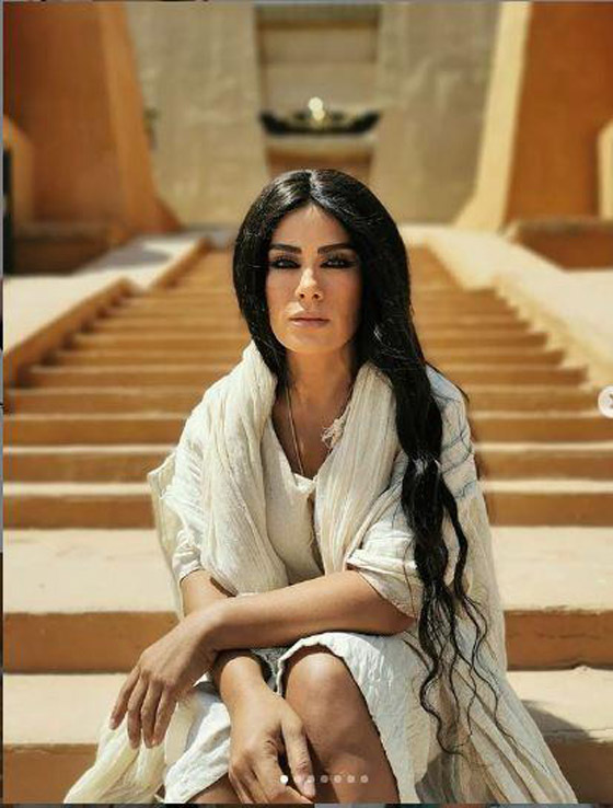 10 صور حديثه لنجوم الفن: درة  انيقه، الفيشاوي في الجيم ودنيا بطمة بفستان ملون صورة رقم 4