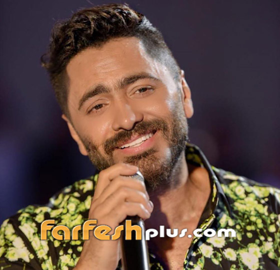 فيديو: تامر حسني يتعرض لموقف محرج أثناء استلامه جائزة تكريمية صورة رقم 11