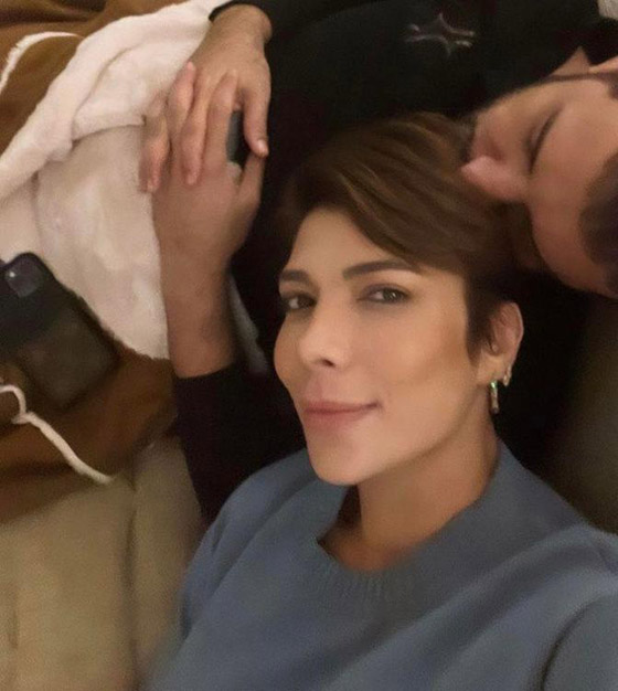 صور أصالة في باريس على دراجة نارية مع زوجها: 