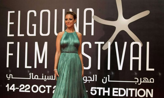ممرضة تتهم الفنانة منة شلبي: تحرمنا من الأكل وتجبرنا على النوم على الأرض صورة رقم 6