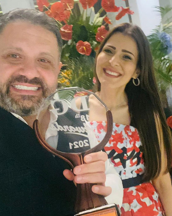 في ذكرى زواجهما الـ24... زوجة إدوارد تظهر بإطلالة نادرة صورة رقم 3