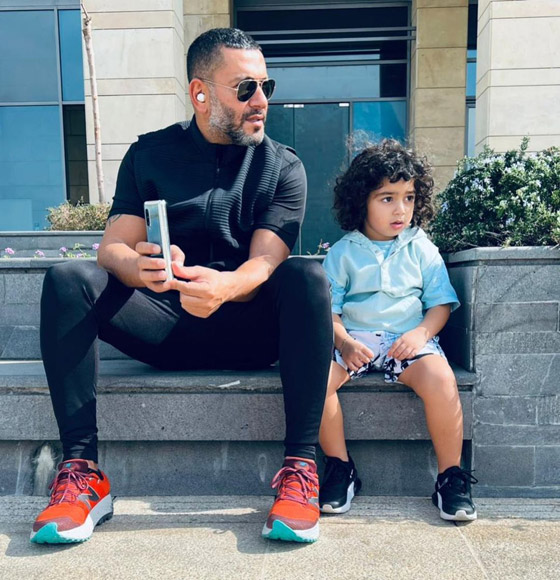 صور وفيديو: ابن زياد برجي يخطف القلوب ببراءته وشعره الطويل والمعلقون: 