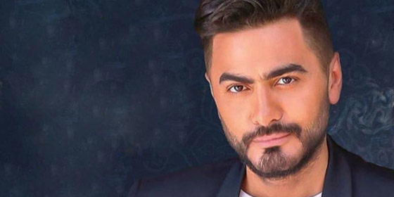 فيديو تامر حسني يفاجئ جمهوره ويؤدي رقصة الهيب هوب على المسرح صورة رقم 6