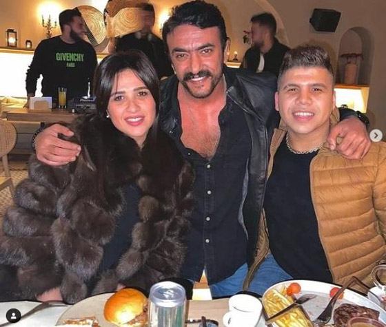 صور وفيديوهات ياسمين عبدالعزيز تحتفل بعيد ميلادها مع نجوم الفن، غناء ورقص وهدايا صورة رقم 4