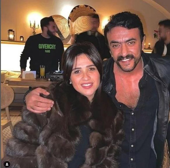 صور وفيديوهات ياسمين عبدالعزيز تحتفل بعيد ميلادها مع نجوم الفن، غناء ورقص وهدايا صورة رقم 1