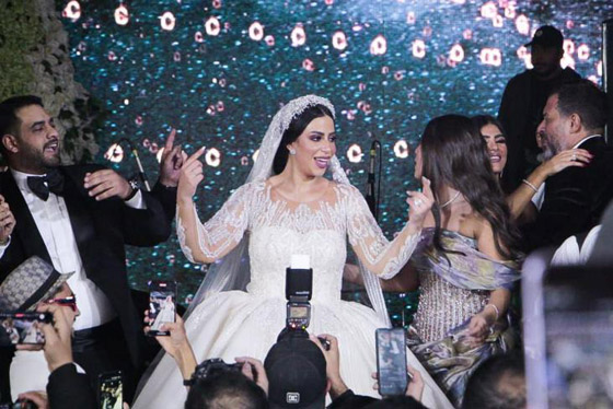 فيديو: طليقة ماجد المصري عن طرد ابنتها العروس لبعض حضور الزفاف: مش مائدة رحمن! صورة رقم 2