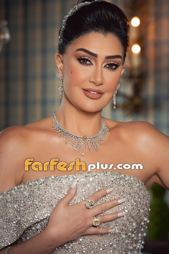 صور: غادة عبد الرازق تدخن السيجارة وسط الشارع والجمهور يهاجمها صورة رقم 19