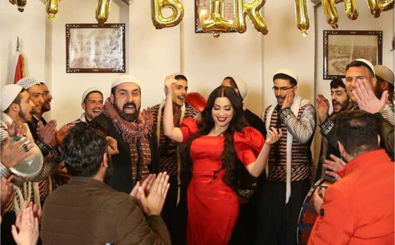 فيديو وصور: نسرين طافش تحتفل بعيد ميلادها الـ40 بالرقص بحماس على أنغام “العراضة الشامية” صورة رقم 4